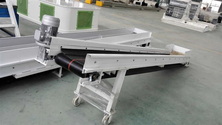 Alfalfa pellet machine